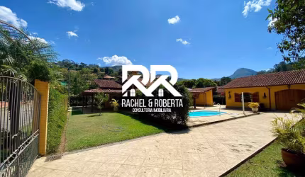 Magnífica casa Linear em condomínio no Parque do Imbuí