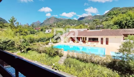 Excelente casa com 4 quartos em condomínio no Alto