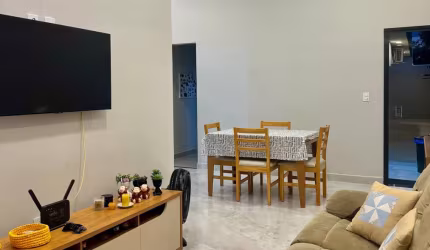 Linda casa no Jd. Amália com piscina