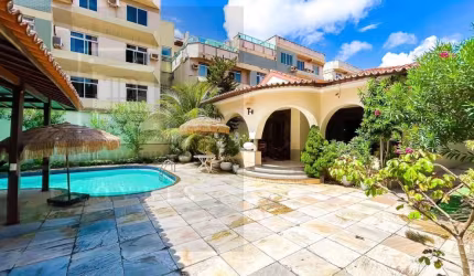 Casa à venda na Aldeota | 660m2 de área | Próx Av Santos Dumont