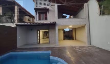 Bela casa duplex a venda na Sapiranga - Piscina - Prox. Washington Soares