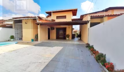 Casa à venda no Luciano Cavalcante - Frente praça - 330m2 - Plana