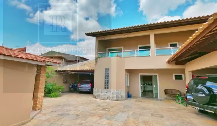Casa duplex à venda próximo ao Centro de Caucaia - 400m2 - 5 quartos