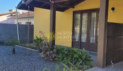 Casa com 4 dormitórios à venda, 220 m² por R$ 636.000 - Averbada com placas solares -  Vila Nova -