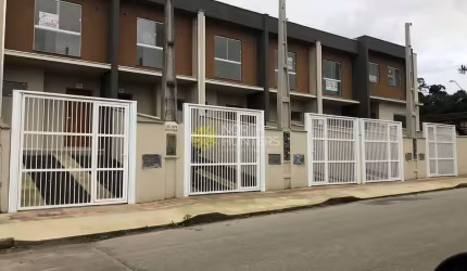 Casa ampla e AVERBADA no Parque Guarani!