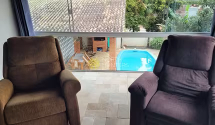 Casa com 5 dormitórios à venda, 245 m² por R$ 980.000,00 - Iririú - Joinville/SC