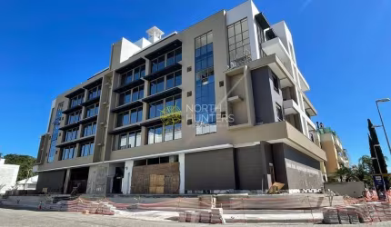 Apartamento duplex novo com 02 suítes em Jurerê, proximo ao super imperatriz.
