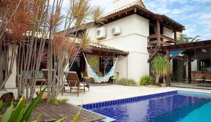 Casa com 4 dormitórios sendo 4 suítes, piscina para alugar, 350 m² por R$ 5.000/dia - Jurerê Intern