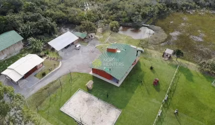 Encantador Sítio em Vargem Pequena: Viva o Melhor do Campo e da Cidade!