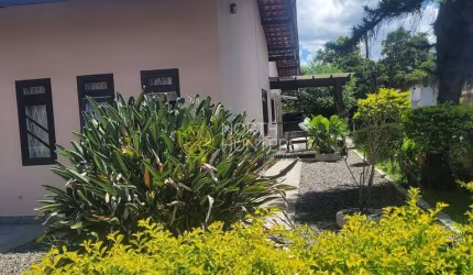Casa à venda, Itaum com 4 dormitórios sendo uma suíte.  Joinville, SC