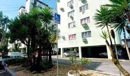 Apartamento à venda com três dormitórios e elevador no Boa Vista, Joinville, SC