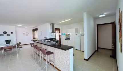Residência de Luxo com Piscina e Energia Solar: O Seu Refúgio Elegante