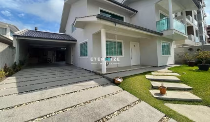 Casa na Praia Grande com 04 Dormitórios sendo 03 Suítes, Governador Celso Ramos/SC