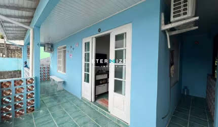 Casa com 02 Dormitórios no bairro Canto dos Ganchos em Gov. Celso Ramos-SC