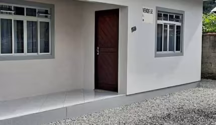 Casa com 03 Dormitórios próximo a Praia Grande em Gov. Celso Ramos-SC