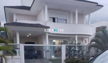 Casa em Praia de Palmas com 03 Dormitórios sendo 01 Suíte em Governador Celso Ramos/SC