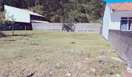 Terreno com 360m2 em localização privilegiada, a venda no bairro Fazenda da Armação Governador Celso Ramos Santa Catarina
