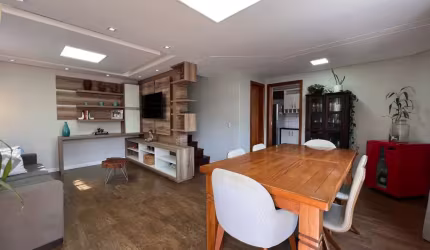 Triplex em condomínio no Novo Mundo