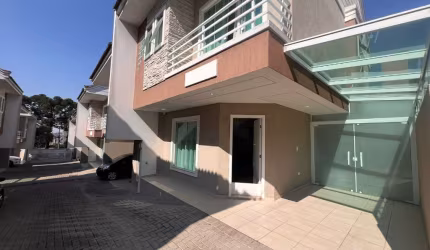 Triplex em condomínio no Hauer