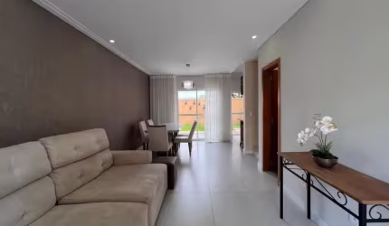 Triplex em condomínio fechado