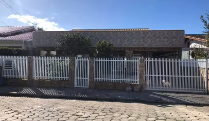 Casa com 4 quartos à venda no Gravatá, Penha  por R$ 638.000