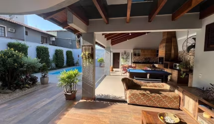 Casa com 4 quartos à venda no Centro, Balneário Piçarras  por R$ 3.590.000