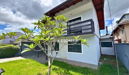 Casa com 03 Dormitórios a Venda no Bairro Bom Retiro!