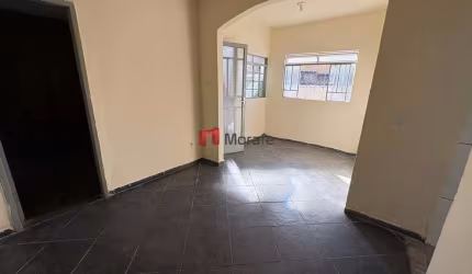 Casa com 1 quarto para alugar na Glória, Belo Horizonte  por R$ 1.450
