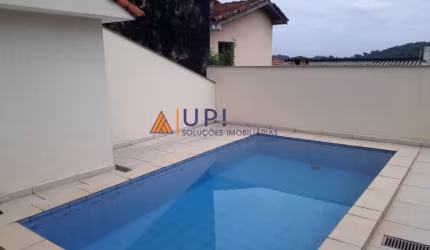 Sobrado com 3 suítes e piscina