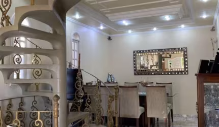 Casa com 3 quartos à venda na Rua Helena Maciel Silva, 18, Jardim São Vicente, Jundiaí, 203 m2 por R$ 850.000