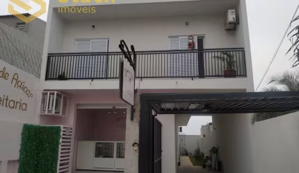 Sobrado  à venda localizado no bairro Parque Residencial Jundiai, SP contendo no Piso térreo um  salão comercial com 35 m² e mais duas saletas