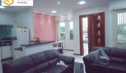 Casa térrea Condomínio Chacur em Várzea Paulista, medindo 220 m² ac e 300 m² at, repleta de armários planejados em todos os dormitórios e cozinha