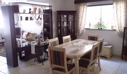 CASA A VENDA EM JUNDIAÍ NO BAIRRO JARDIM PAULISTA.