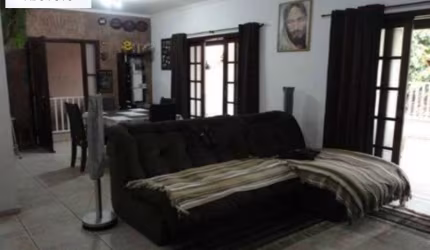 Excelente sobrado em Jundiaí, todo em piso frio, 3 dormitórios sendo 1 suite com hidro,