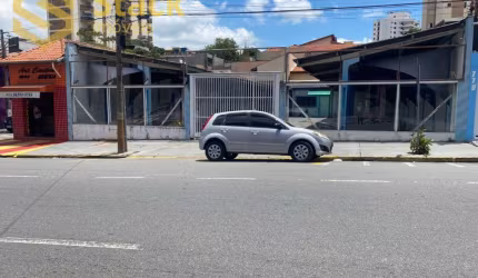 Galpão localizado na região central de Jundiai, SP,  para venda.  O Terreno do Galpão mede 513 m² e a área construida é de 371 m²