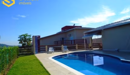 CASA PARA VENDA OU LOCAÇÃO, LOCALIZADA NO CONDOMÍNIO RESIDENCIAL DOS LAGOS EM ITUPEVA - SP. ÁREA CONSTRUÍDA DE 360,0 m², TERRENO DE 955,0 m².
