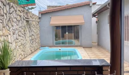 CASA TÉRREA DE ESQUINA COM 3 DORMITÓRIOS À VENDA NA VILA LIBERDADE - JUNDIAÍ/SP.
