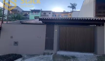 Casa térrea à venda em Jundiaí-SP: 3 quartos, 1 suíte, 1 sala, 3 banheiros, 5 vagas de garagem, 152m² no Jardim Caçula!