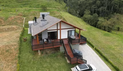 Casa para Venda em Rancho Queimado, Invernadinha, 4 dormitórios, 2 suítes, 4 banheiros, 8 vagas