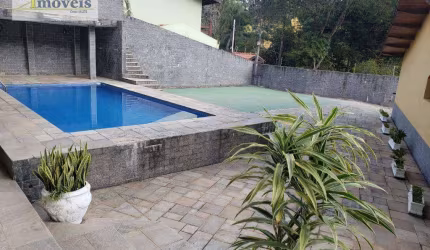 Um refúgio no meio da natureza com toda a comodidade de uma casa bem estruturada