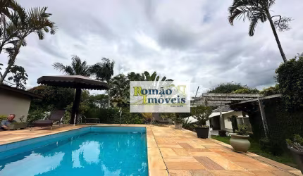 **Descubra o Paraíso em Mairiporã - Casa Exclusiva no Condomínio Cerros Verdes, Serra da Cantareira!**