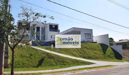 Linda Casa de Alto Padrão em Condomínio Exclusivo em Atibaia**