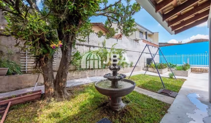 Casa com 4 quartos, amplo Quintal e piscina aquecida