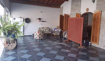 Ótima casa no jardim América, com 180m² de construção.
