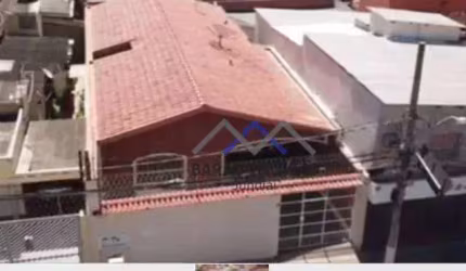 Casa térrea de 3 dormitórios à venda