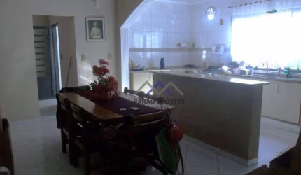 CASA À VENDA, COM TRÊS DORMITÓRIOS,  NO JD TULIPAS
