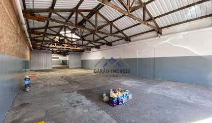Excelente galpão multifuncional  disponível para locação com 420 m² de área construída e 420 m² de terreno reformado no centro de Jundiaí,/SP