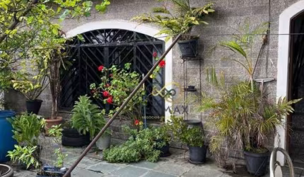 Vende e Locação- Sobrado - com 3 Dormitórios sendo 1 Suíte - 150m² - Parque Casa de Pedra (Tremembé) - SP
