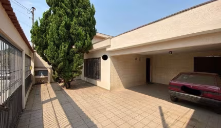 Vende -  Charmosa Casa Térrea - 250m² - Vila Barros - Guarulhos - SP.