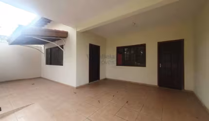 Excelente Casa para Locação na Flor do Vale com 03 quartos